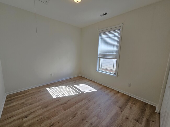 Photo - 185 Bur Oak Dr