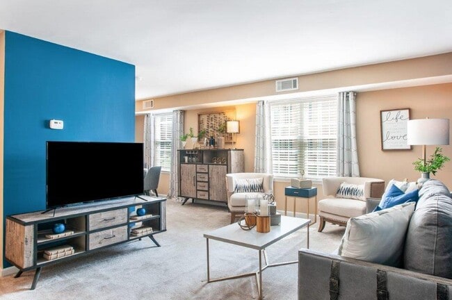 Montgomery Manor Apartments & Townhomes
