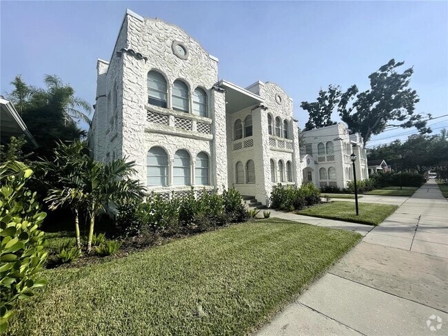 Building Photo - 2114 W Dekle Ave Unit 4 Rental