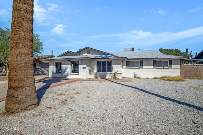 Photo - 110 W Del Rio Dr