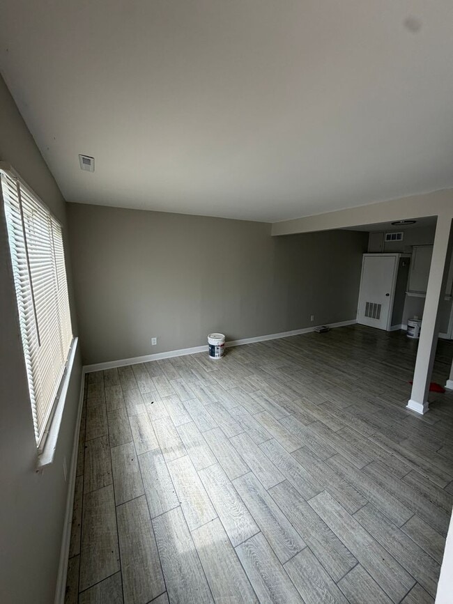 Building Photo - Spacious 2bedroom Townhome