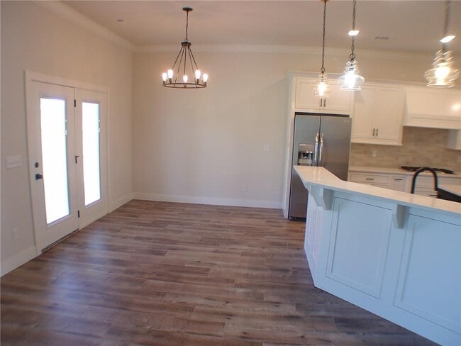 Photo - 1812 SW Edinburgh Ave