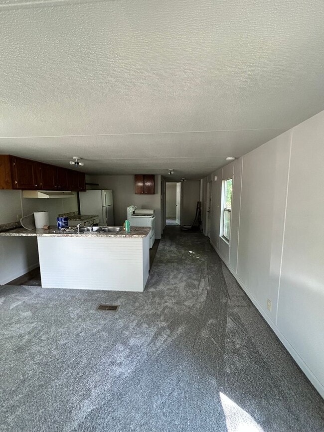 Photo - Three bedroom trailer