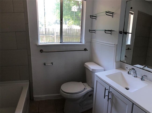 Photo - 2201 Lanier Dr