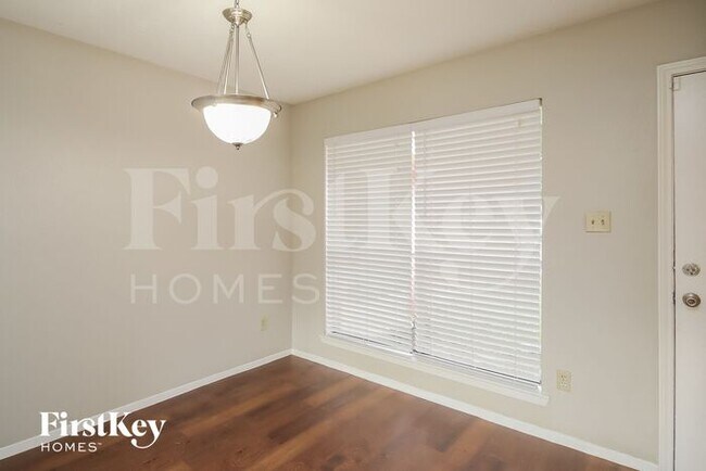 Photo - 2710 Village Ct