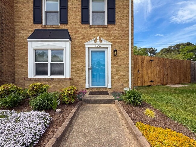 Photo - Double En-Suite Townhome