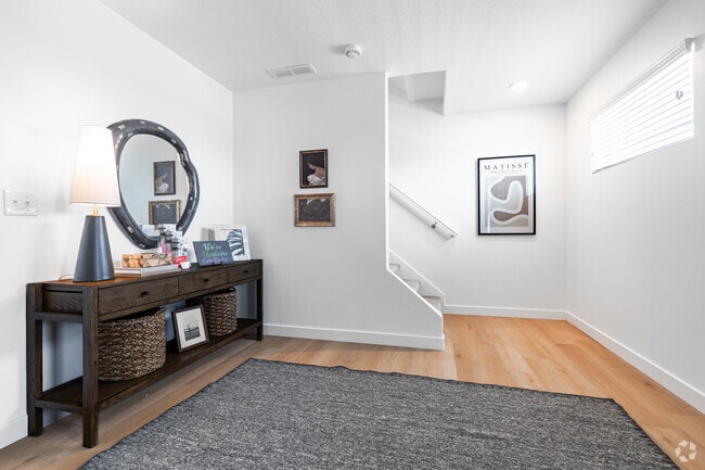 3BR, 2.5 - 1.826SF - Foyer