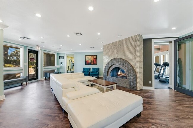 Building Photo - 935 La Posada Dr Unit 126