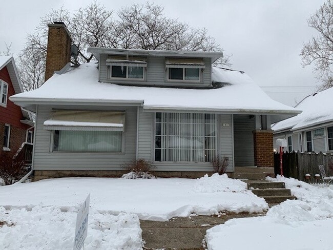 West Allis 3 bedroom 2 full bath home - West Allis 3 bedroom 2 full bath home