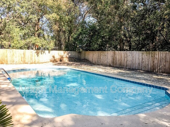 Photo - 113 N High St