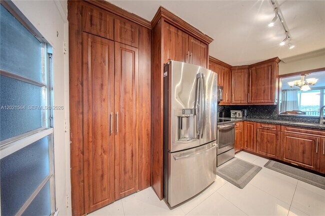 1660 NE 191st St Unit 410-1