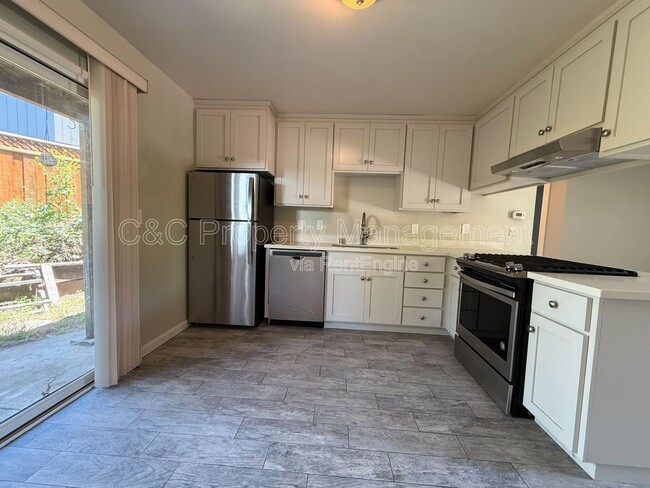 Building Photo - 2895 Capitola Rd Unit Apartment 14