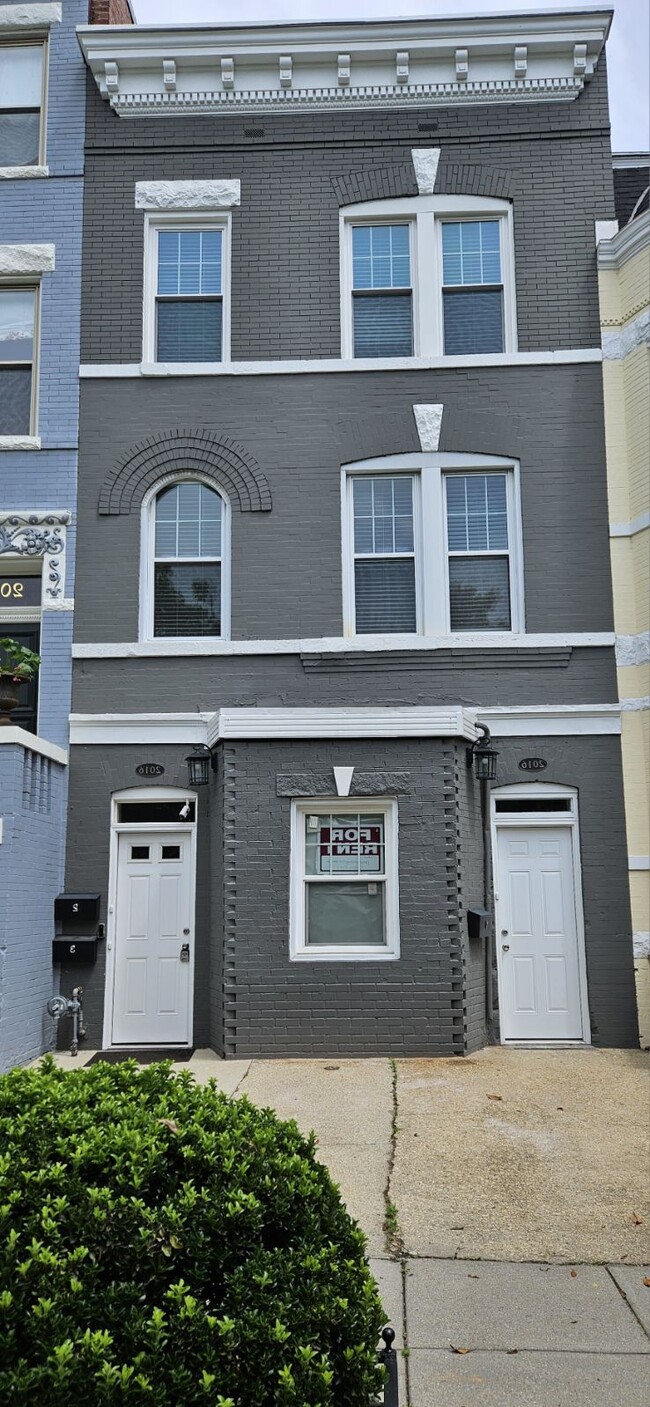 Building Photo - 2016 1st St NW