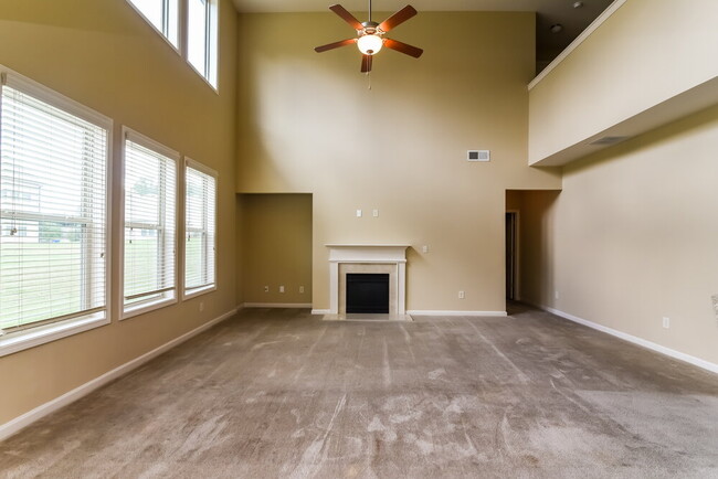 Photo - 192 Moorland Way NE