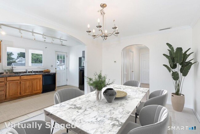 Building Photo - 16 Burwood Ave Unit 2