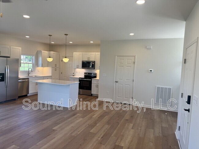 Photo - 204 Landmark Dr