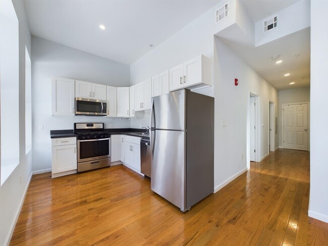 Building Photo - 137 Monticello Ave Unit APT 2