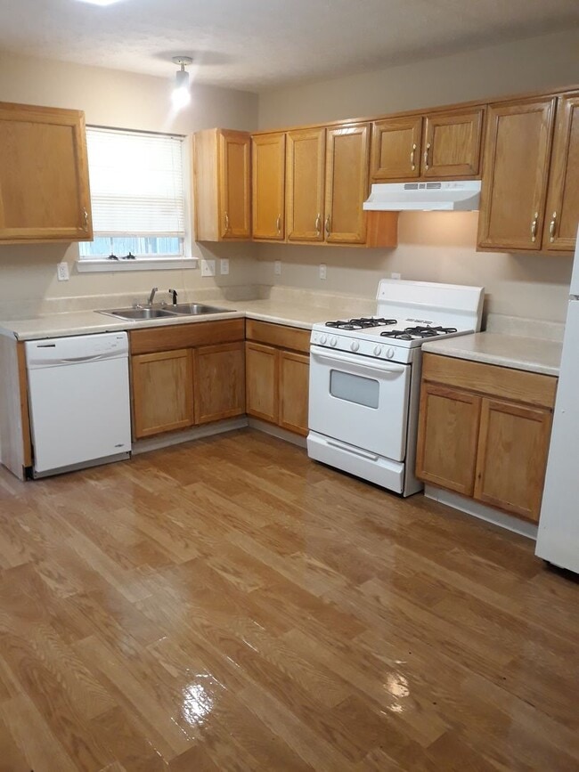 Photo - $1,400.00 Per Month Townhome For Rent! Move In Ready Spacious 2 Bedroom Conveniently Located!!!