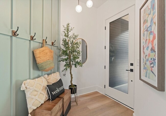 Photo - 2008 St John St