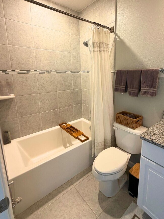Photo - 4/2 open floor plan!