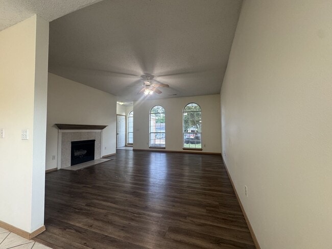 Photo - ***1502 Cresent***