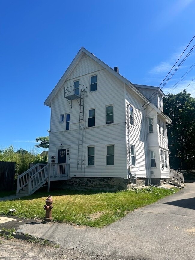 Building Photo - 35 Newcomb Pl Unit 1