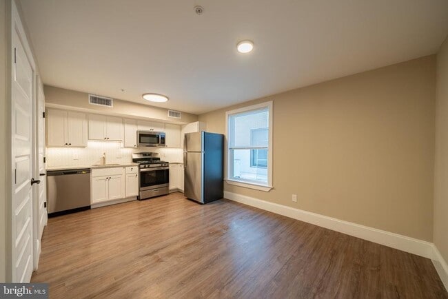 Building Photo - 29 E Gay St Unit 4