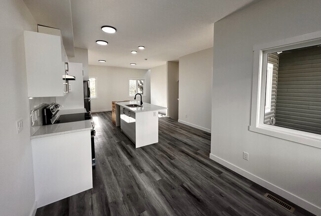 Photo - 6510 Rundlehorn Dr NE