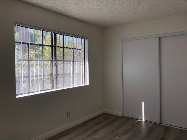 Photo - 5526 Carlton Way Unidad 302