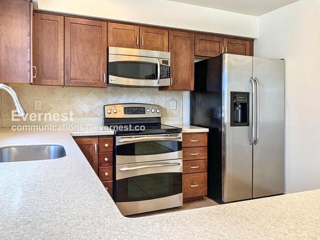 Photo - 2 Bed/2.5 Bath Townhome with Fenced Yard /...
