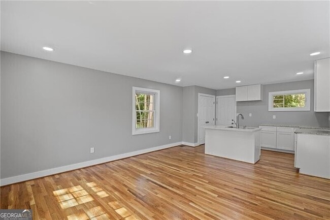 Photo - 2889 Macon Dr SW