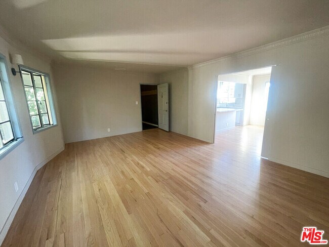 Photo - 1241 N Crescent Heights Blvd