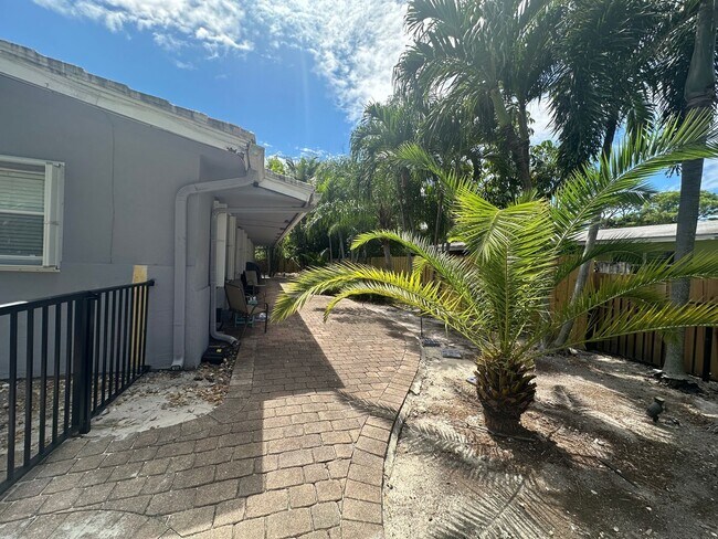 Photo - 740 NE 37th St Unidad B