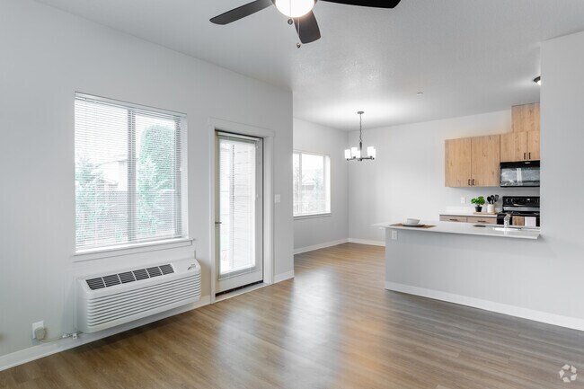 2BR, 2BA - 952 SF