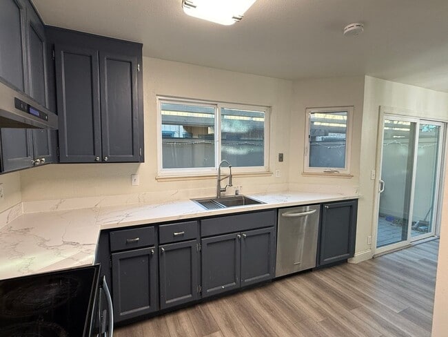 Photo - Well Appointed 3 Bedroom 2.5 Bath Townhome in Perfect Campbell Location!