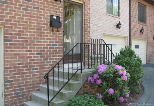 Photo - 237 Strawberry Hill Ave Unit APT 9