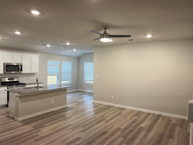 Photo - 416 Coda Xing