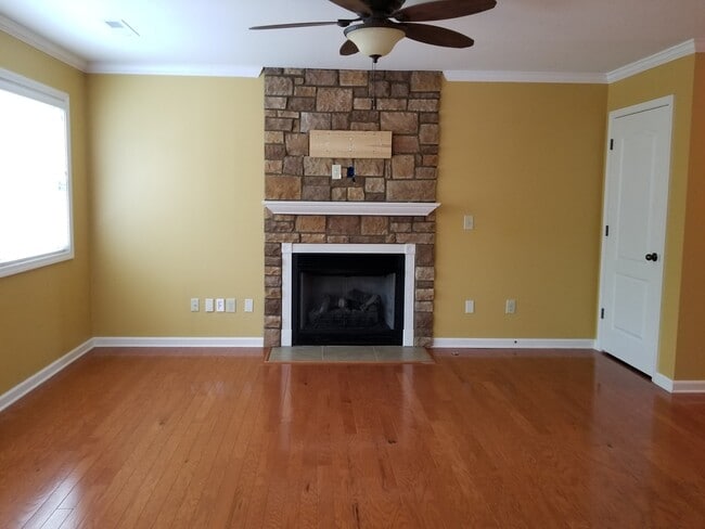 Photo - 9816 Thunderbolt Way