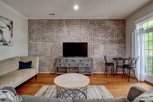 Photo - 715 N 4th St