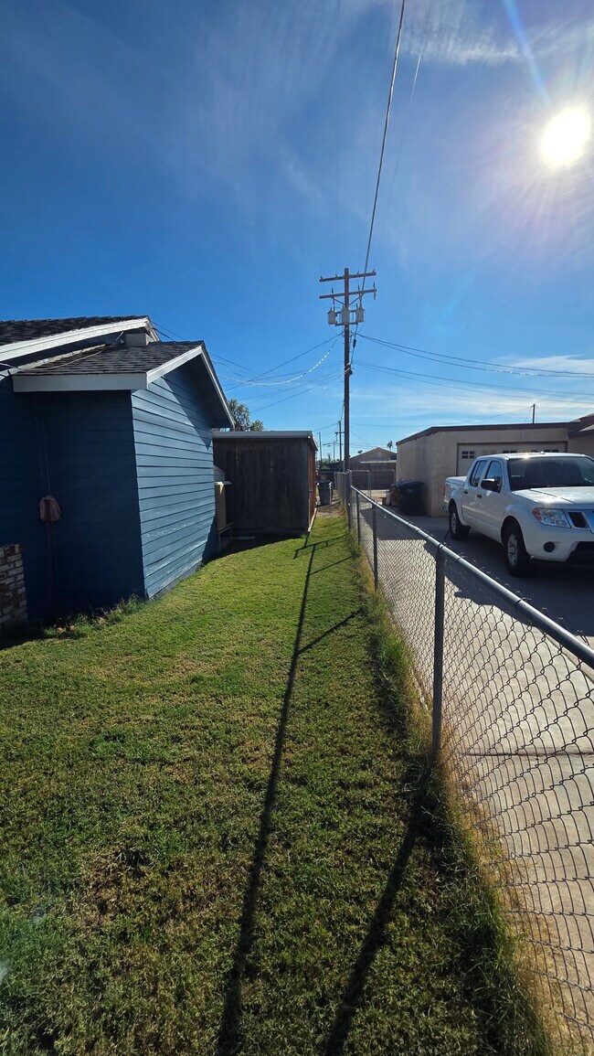 Photo - 310 W 10th St