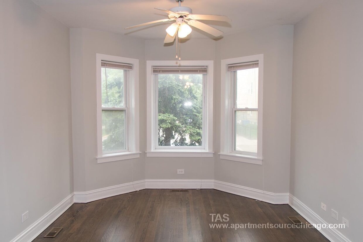 Photo - 1460 W Grace St (Chicago, IL)
