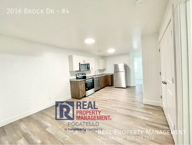 Photo - 3 Bedroom 1 Bath Apartment - PET'S ALLOWED Unit #4