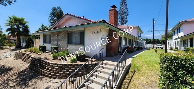 Building Photo - 1359 Springfield St Unit A