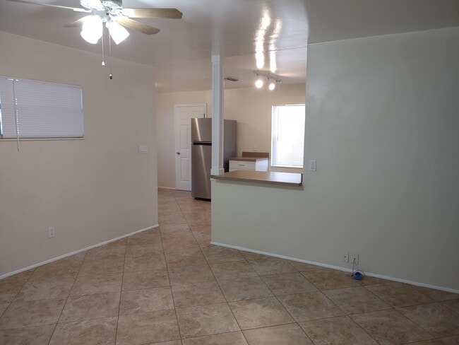 Photo - 4121 Iris St N