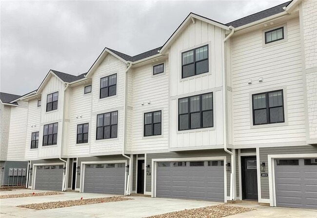 Photo - 2833 SW Prairie Trail Pky