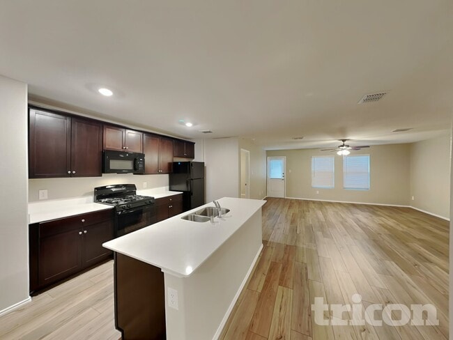 Photo - 1001 Odlozil Ln