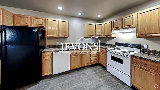 Building Photo - Beautiful duplex near I-823 with flexible ... Rental
