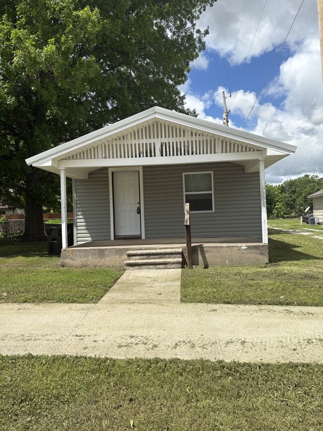Photo - 321 S Oak Ave House