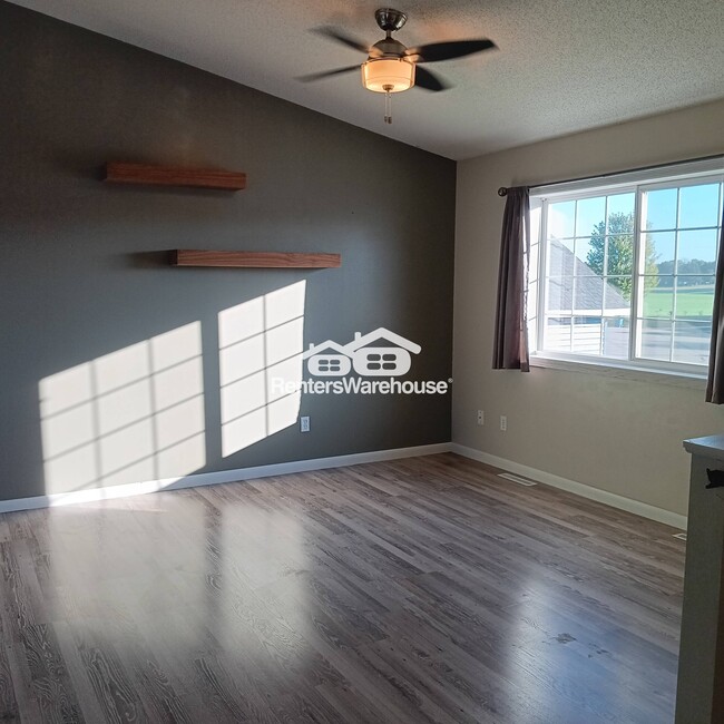 Photo - 907 3rd Ave NE