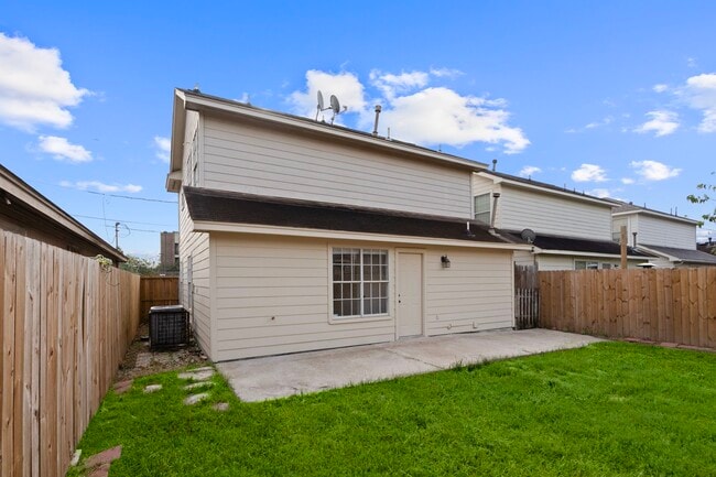 Building Photo - 2106 Nettleton St